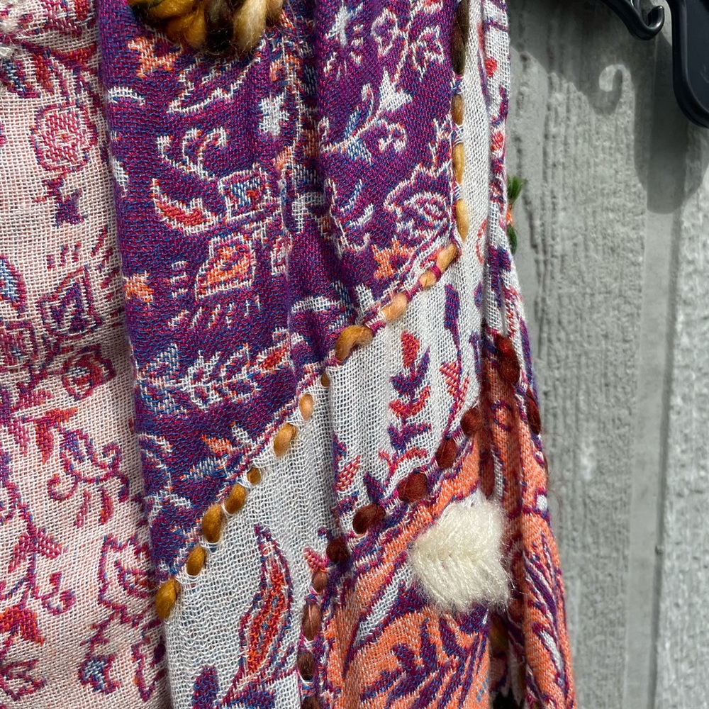New embroidery Raj Purple and Pink Paisley Sleeveless Vest with Fringe one sz - Picture 2 of 7